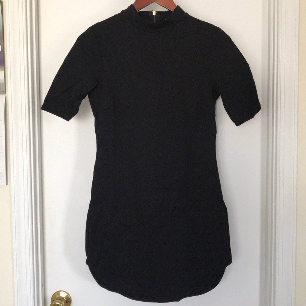 Black Turtleneck Round Edge Tunic